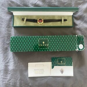 Womens vintage 1997 Gucci watch
